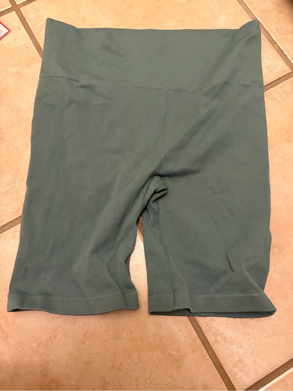 Women's ryka high-Waist Ribbed Bike Shorts - Green
